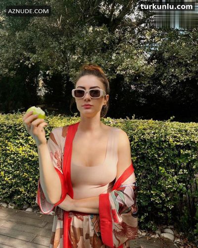 Burcu Özberk seksi ifşa fotoğrafı 5 — Burcu Özberk Sexy Pics (2023)