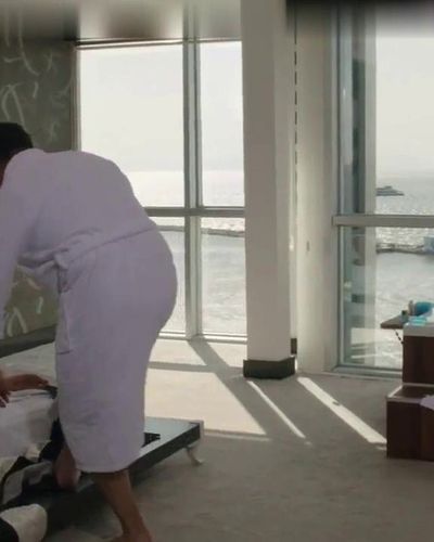 Cansu Taşkın seksi ifşa fotoğrafı 4 — Bambaşka (2017)