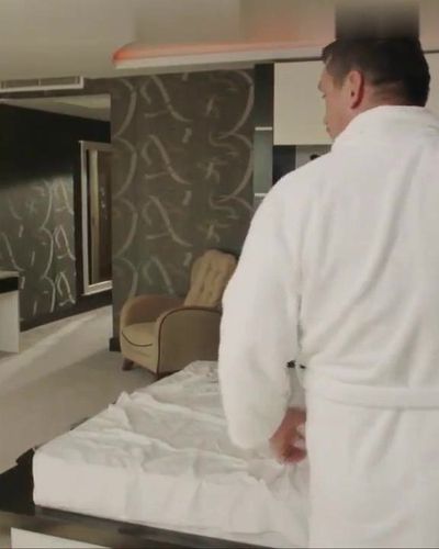 Cansu Taşkın seksi ifşa fotoğrafı 5 — Bambaşka (2017)