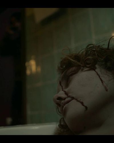 Cansu Türedi seksi ifşa fotoğrafı 2 — Cenaze (2023)