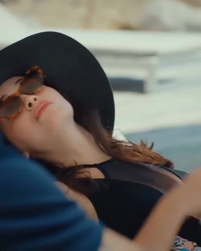 Cemre Gümeli seksi ifşa fotoğrafı 12 — Bay Yanlış (2020)