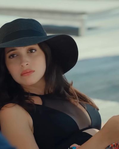 Cemre Gümeli seksi ifşa fotoğrafı 28 — Bay Yanlış (2020)
