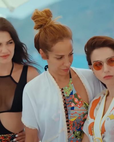 Cemre Gümeli seksi ifşa fotoğrafı 32 — Bay Yanlış (2020)