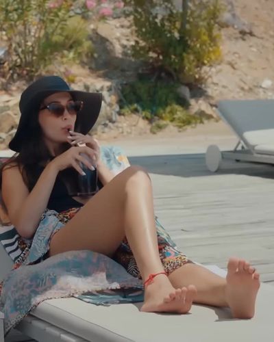 Cemre Gümeli seksi ifşa fotoğrafı 38 — Bay Yanlış (2020)