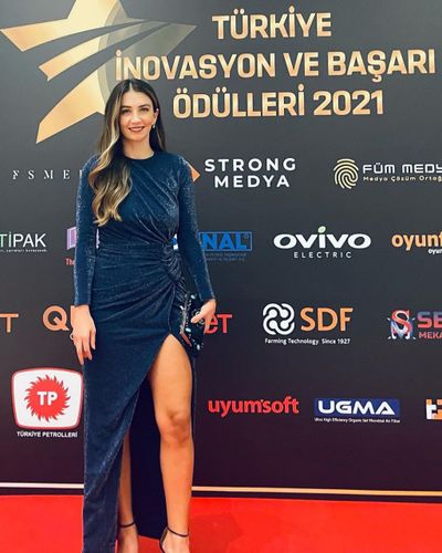 Ceren Benderlioğlu seksi ifşa fotoğrafı 532