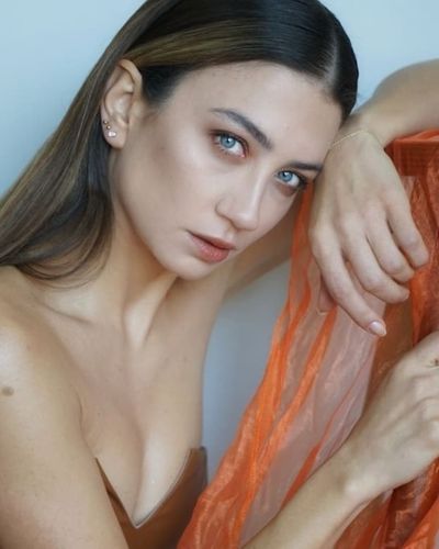 Ceren Benderlioğlu seksi ifşa fotoğrafı 686