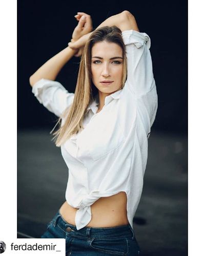 Ceren Benderlioğlu seksi ifşa fotoğrafı 699