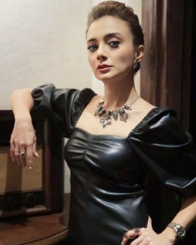 Damla Sönmez seksi ifşa fotoğrafı 377