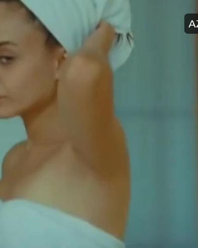 Damla Sönmez seksi ifşa fotoğrafı 30 — Güllerin Savaşı (2014)