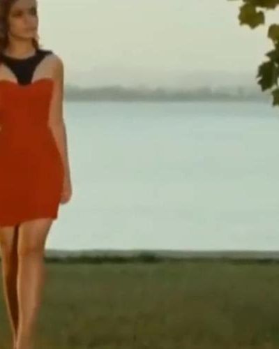 Damla Sönmez seksi ifşa fotoğrafı 32 — Güllerin Savaşı (2014)