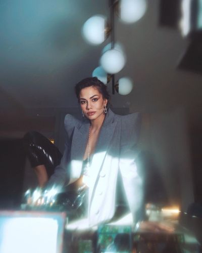 Demet Özdemir seksi ifşa fotoğrafı 1004