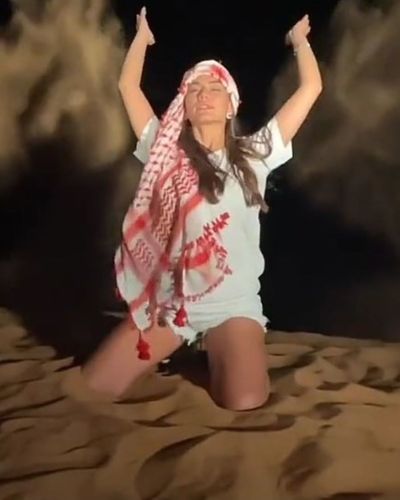 Demet Özdemir seksi ifşa fotoğrafı 1019