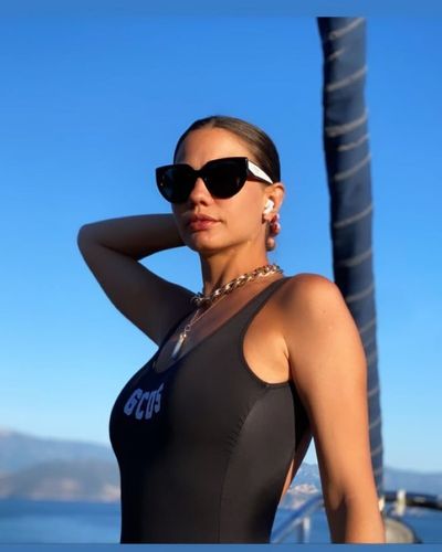 Demet Özdemir seksi ifşa fotoğrafı 1023