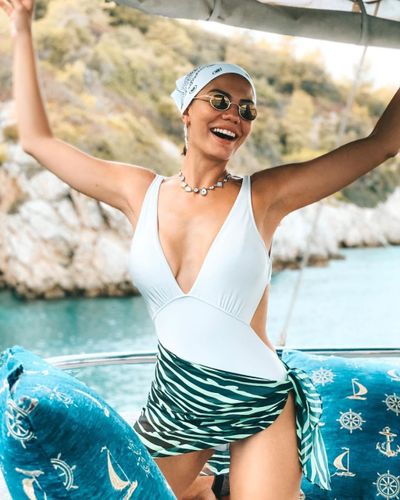 Demet Özdemir seksi ifşa fotoğrafı 1043