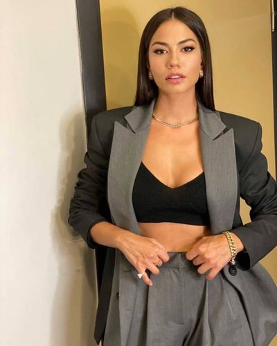 Demet Özdemir seksi ifşa fotoğrafı 1064