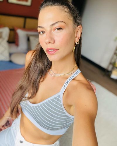 Demet Özdemir seksi ifşa fotoğrafı 1069