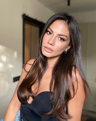 Demet Özdemir seksi ifşa fotoğrafı 1072