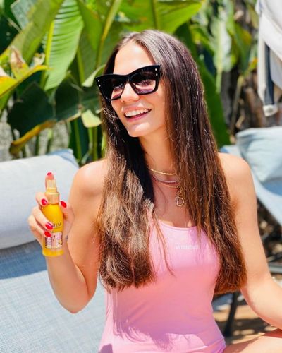 Demet Özdemir seksi ifşa fotoğrafı 1092