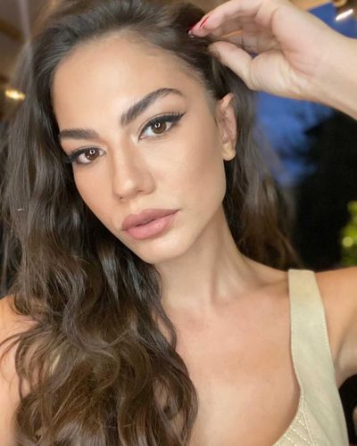 Demet Özdemir seksi ifşa fotoğrafı 1098
