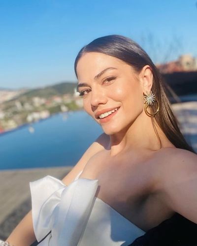 Demet Özdemir seksi ifşa fotoğrafı 1147