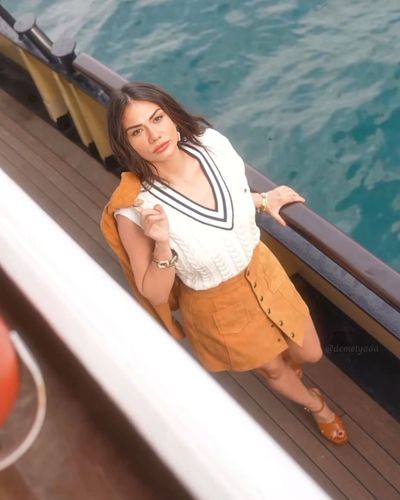 Demet Özdemir seksi ifşa fotoğrafı 490