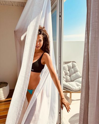 Demet Özdemir seksi ifşa fotoğrafı 559