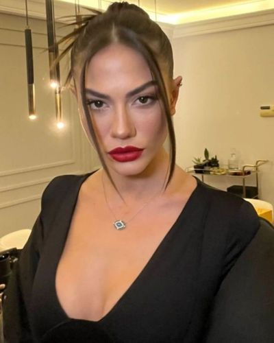 Demet Özdemir seksi ifşa fotoğrafı 697