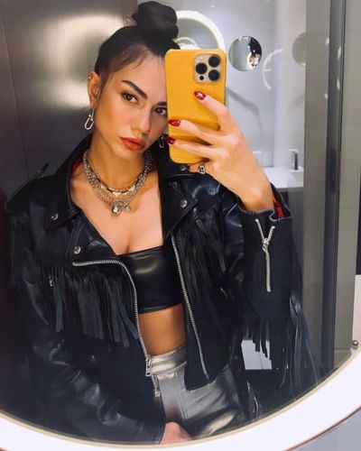 Demet Özdemir seksi ifşa fotoğrafı 738