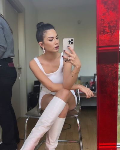 Demet Özdemir seksi ifşa fotoğrafı 888