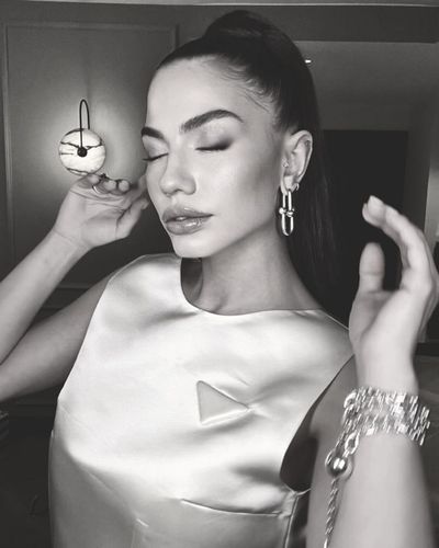 Demet Özdemir seksi ifşa fotoğrafı 892