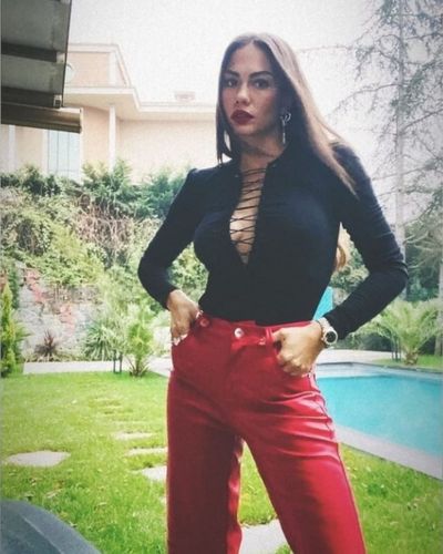 Demet Özdemir seksi ifşa fotoğrafı 998