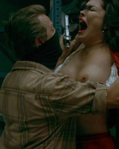 Deniz Akkaya seksi ifşa fotoğrafı 17 — Living & Dying (2007)