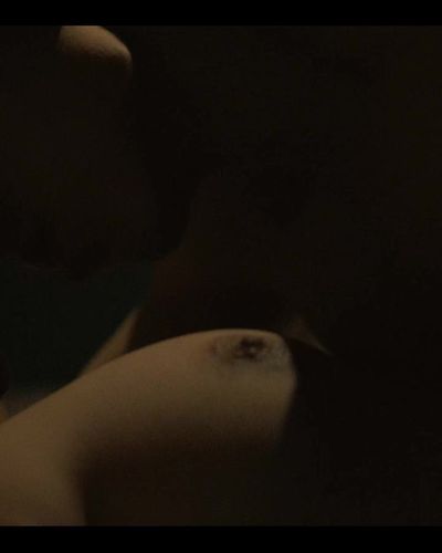 Deniz Altan seksi ifşa fotoğrafı 4 — Les Criminels (2020)