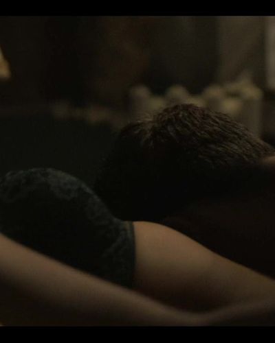 Deniz Altan seksi ifşa fotoğrafı 6 — Les Criminels (2020)