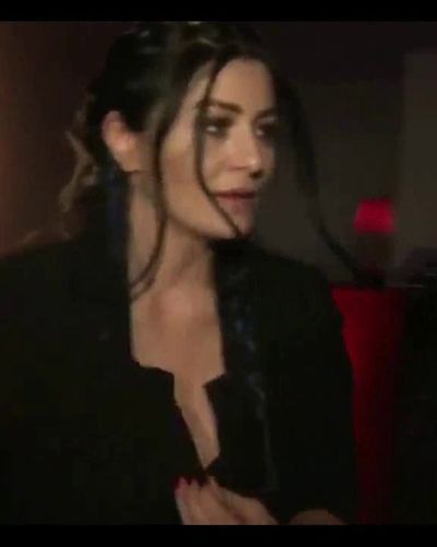 Deniz Çakır seksi ifşa fotoğrafı 3 — Deniz Çakır Sexy Cleavage Video (2022)