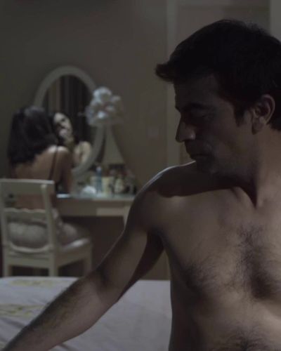 Devin Özgür Çınar seksi ifşa fotoğrafı 13 — Geriye Kalan (2012)