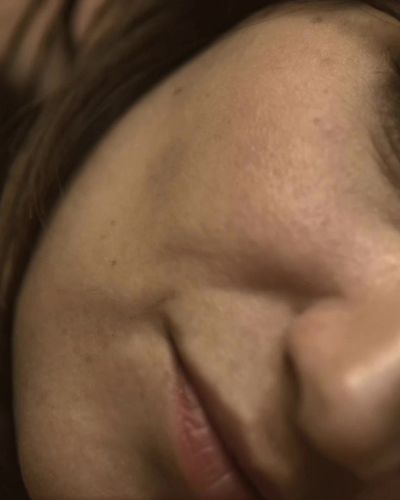 Devin Özgür Çınar seksi ifşa fotoğrafı 5 — Geriye Kalan (2012)