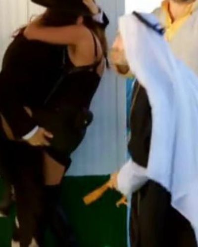 Didem Balçın seksi ifşa fotoğrafı 3 — Çakallarla Dans 3: Sıfır Sıkıntı (2014)