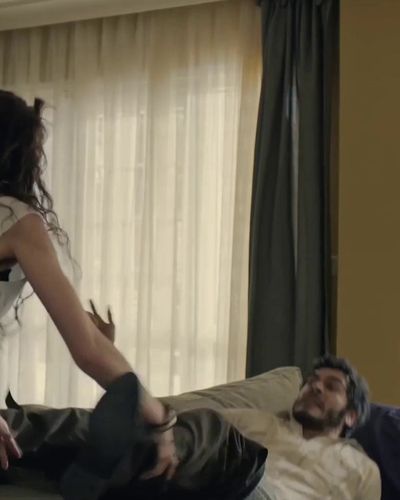 Dilan Çiçek Deniz seksi ifşa fotoğrafı 39 — Yarım Kalan Aşklar (2020)