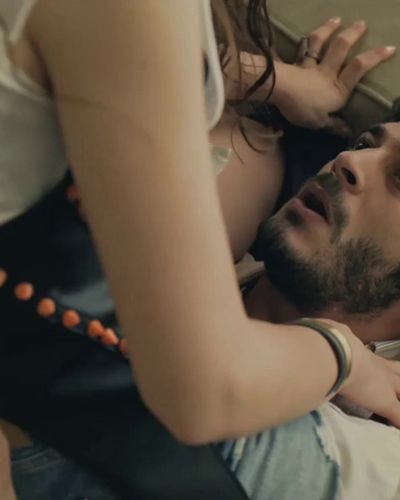 Dilan Çiçek Deniz seksi ifşa fotoğrafı 41 — Yarım Kalan Aşklar (2020)