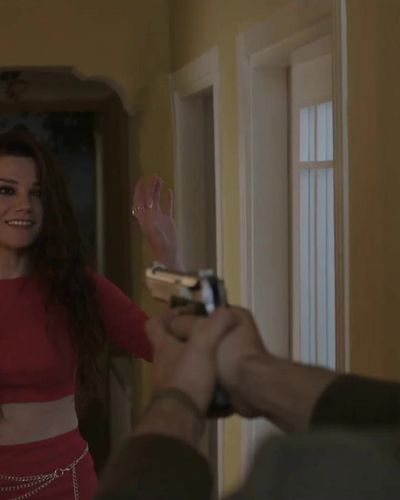Dilan Çiçek Deniz seksi ifşa fotoğrafı 48 — Yarım Kalan Aşklar (2020)