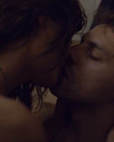 Dilan Çiçek Deniz seksi ifşa fotoğrafı 25 — Yarına Tek Bilet (2020)