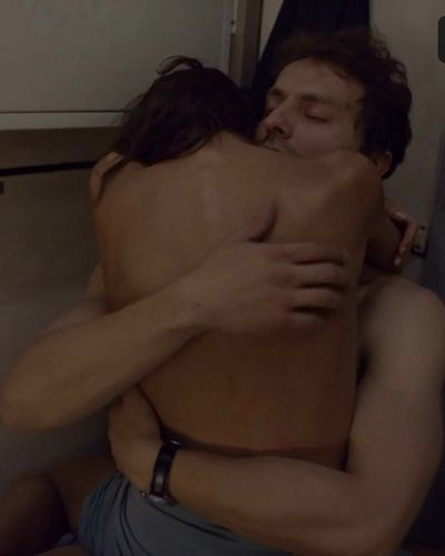 Dilan Çiçek Deniz seksi ifşa fotoğrafı 26 — Yarına Tek Bilet (2020)