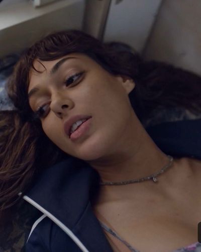Dilan Çiçek Deniz seksi ifşa fotoğrafı 28 — Yarına Tek Bilet (2020)