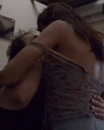 Dilan Çiçek Deniz seksi ifşa fotoğrafı 32 — Yarına Tek Bilet (2020)