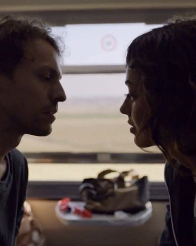 Dilan Çiçek Deniz seksi ifşa fotoğrafı 34 — Yarına Tek Bilet (2020)