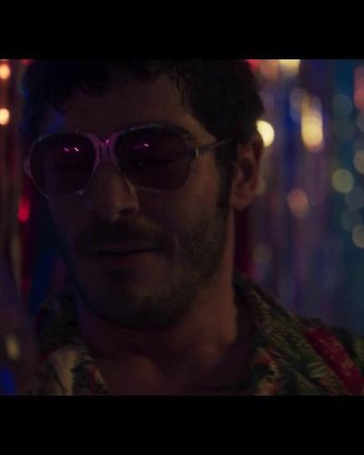 Dolunay Soysert seksi ifşa fotoğrafı 9 — Kal (2022)