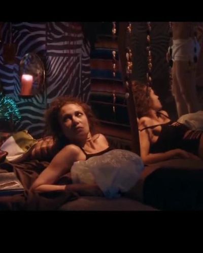 Ece Dizdar seksi ifşa fotoğrafı 19 — Çekmeceler (2015)