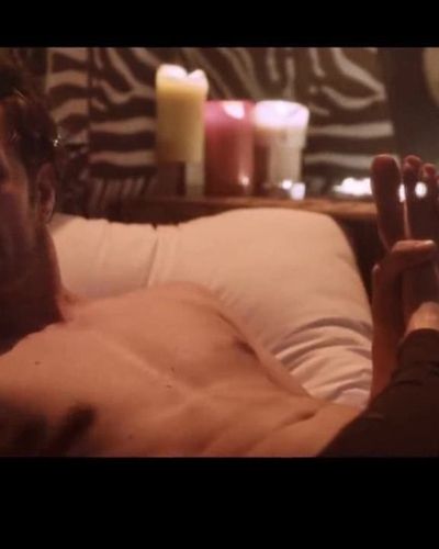 Ece Dizdar seksi ifşa fotoğrafı 26 — Çekmeceler (2015)