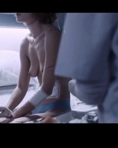 Ece Dizdar seksi ifşa fotoğrafı 34 — Çekmeceler (2015)